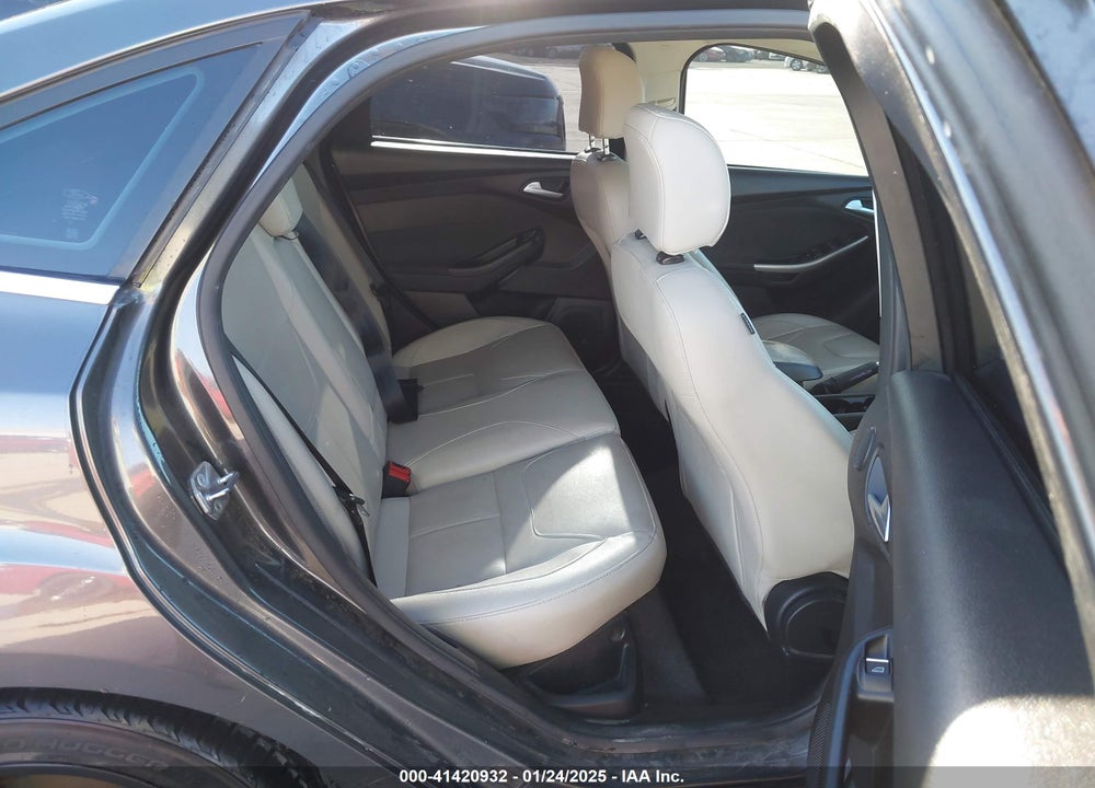 2018 FORD FOCUS TITANIUM VIN: 1FADP3J20JL314378