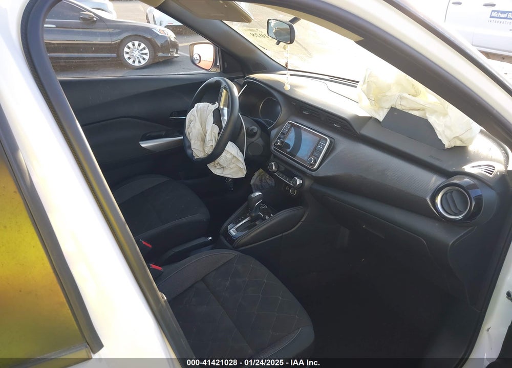 2019 NISSAN KICKS SV VIN: 3N1CP5CU7KL559218