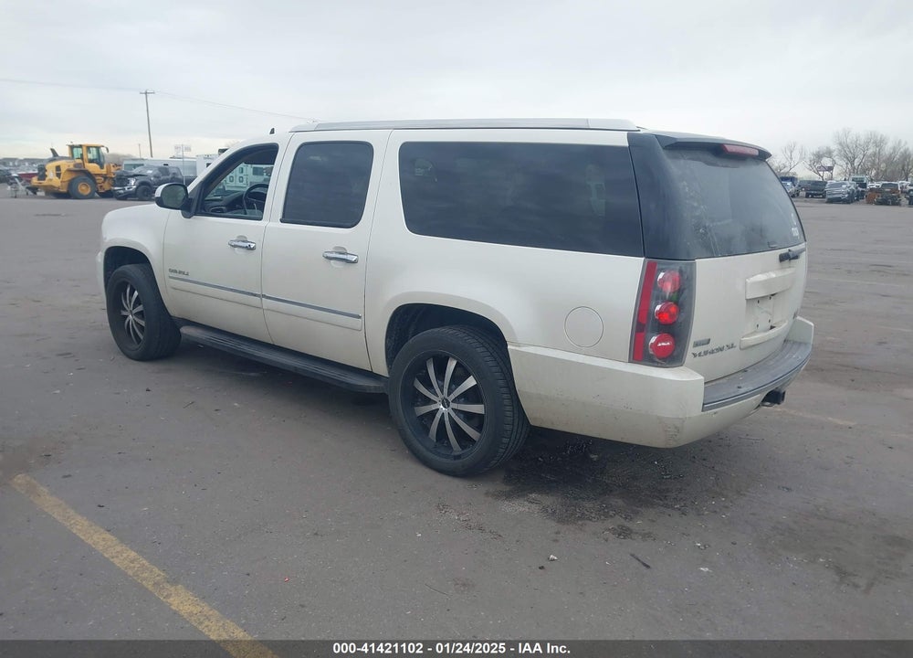 2010 GMC YUKON XL 1500 DENALI VIN: 1GKUKMEF8AR213036