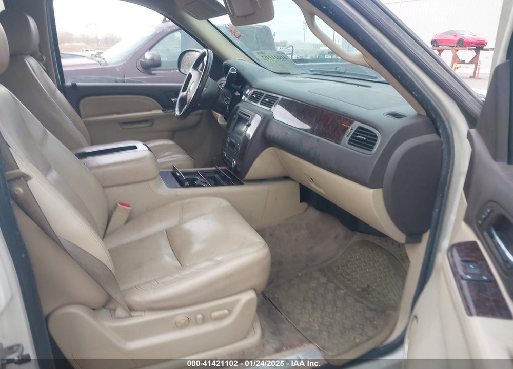 2010 GMC YUKON XL 1500 DENALI VIN: 1GKUKMEF8AR213036