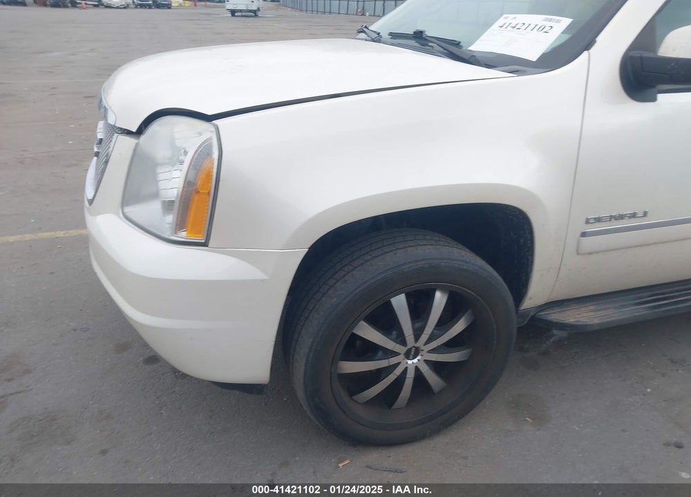 2010 GMC YUKON XL 1500 DENALI VIN: 1GKUKMEF8AR213036