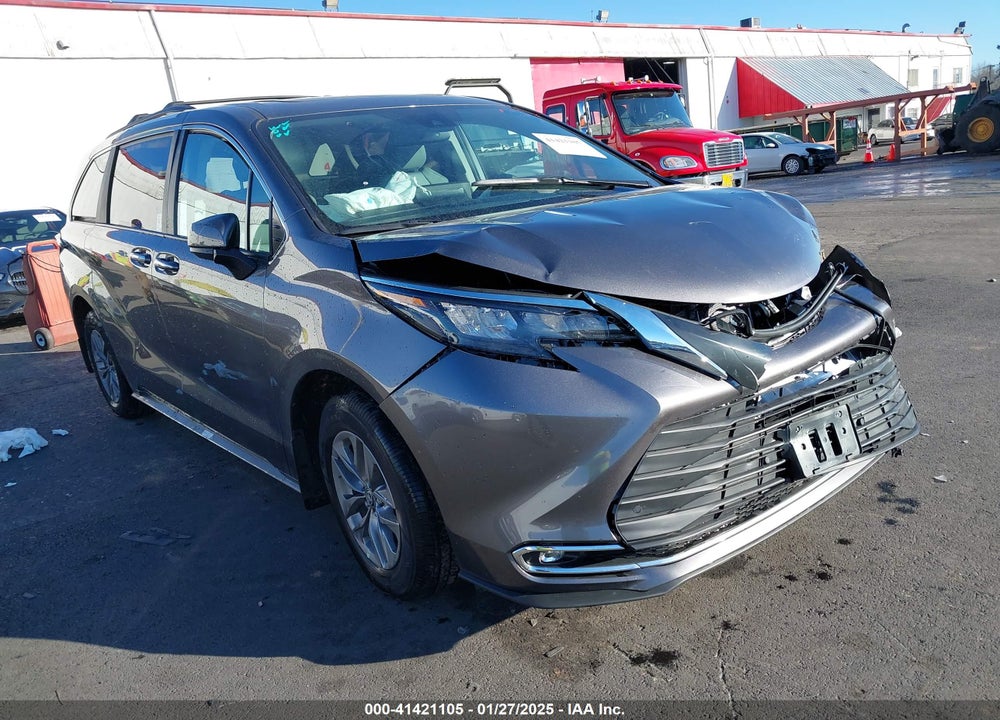 2024 TOYOTA SIENNA XLE VIN: 5TDJSKFCXRS144273
