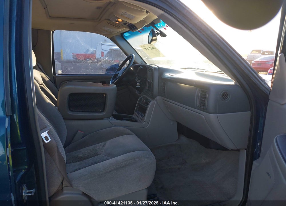 2005 CHEVROLET TAHOE LS VIN: 1GNEK13T15J196213