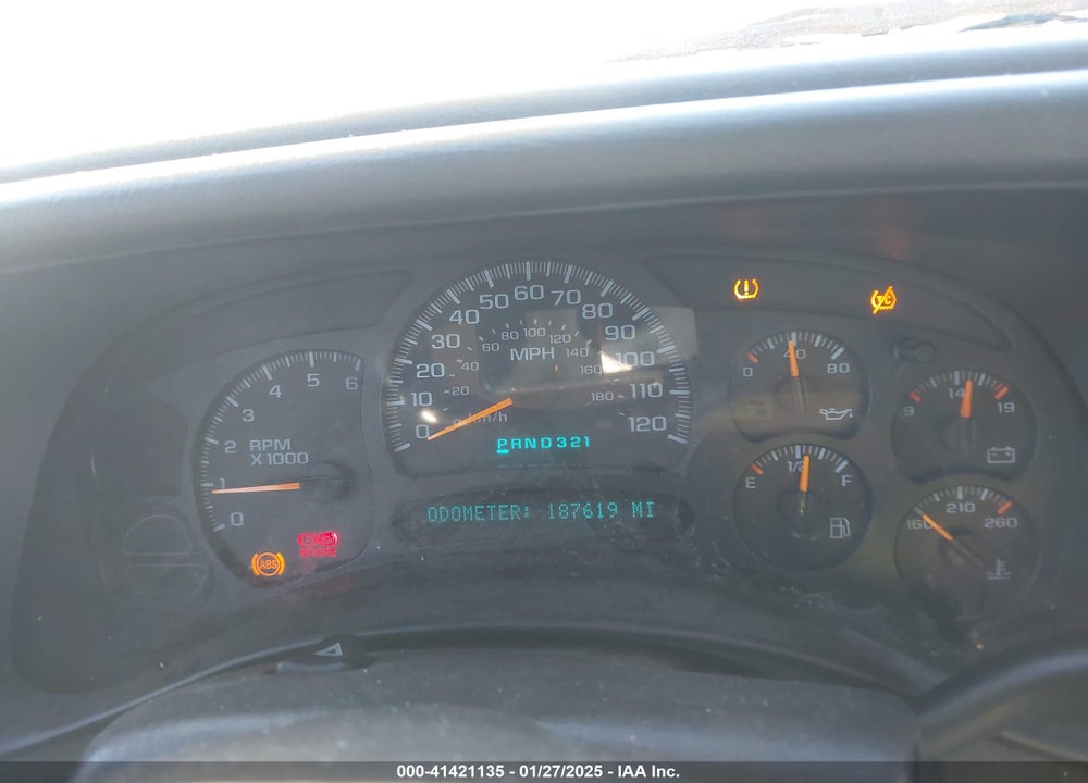 2005 CHEVROLET TAHOE LS VIN: 1GNEK13T15J196213