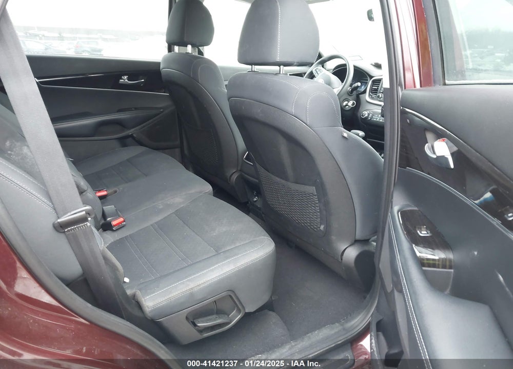 2019 KIA SORENTO VIN: 5XYPG4A35KG542363