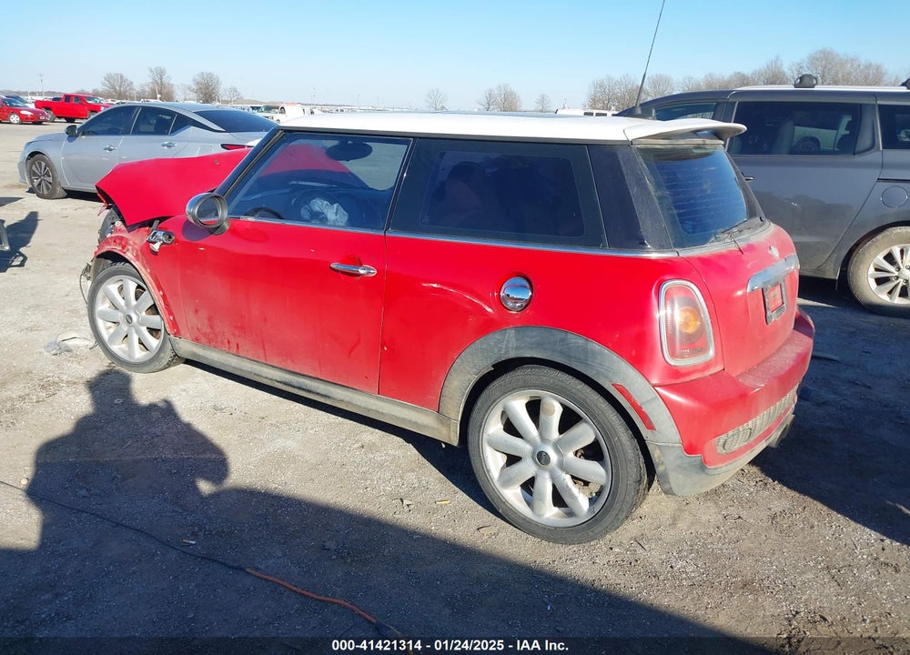 2008 MINI COOPER S VIN: WMWMF73518TV39007