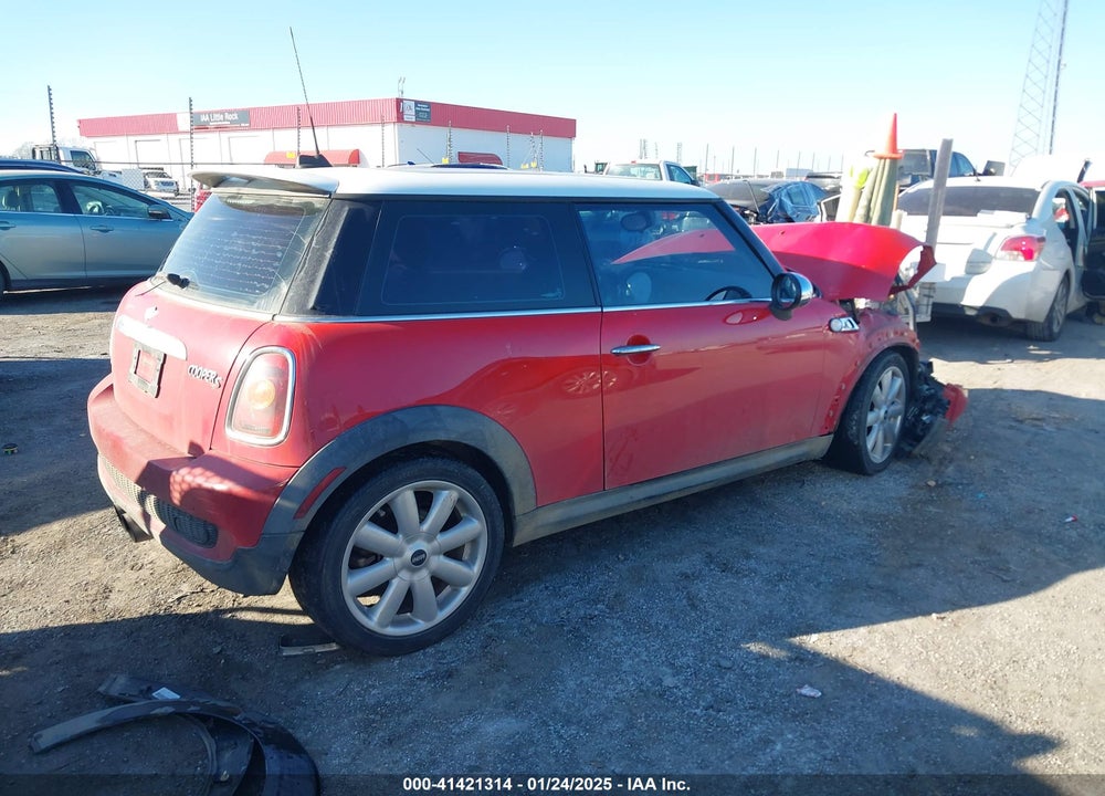 2008 MINI COOPER S VIN: WMWMF73518TV39007