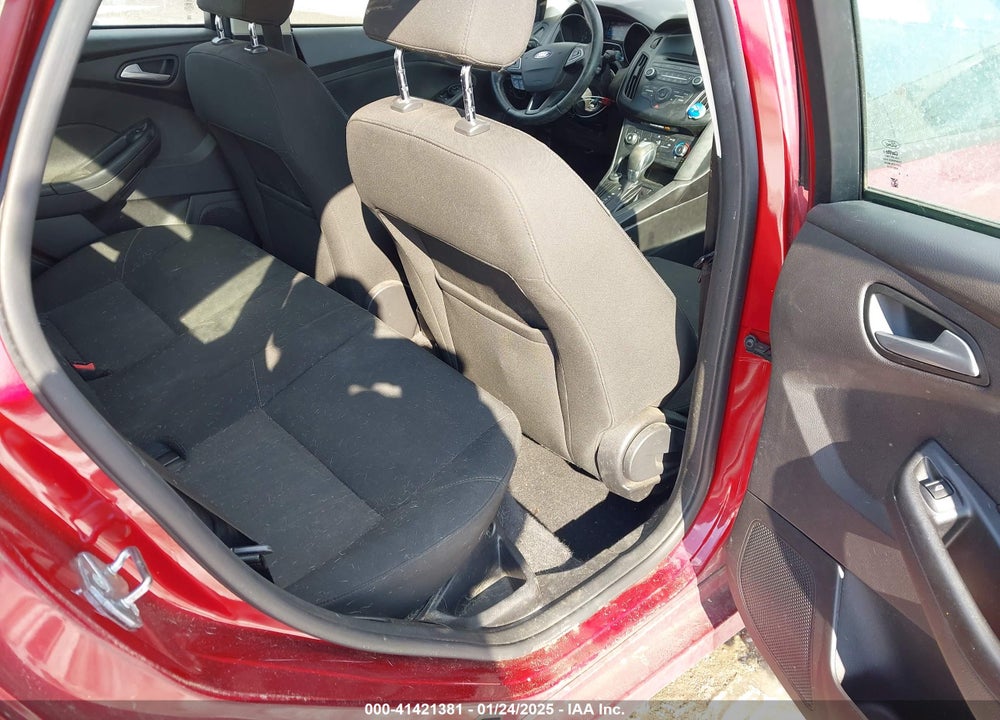 2015 FORD FOCUS VIN: 1FADP3F24FL258946
