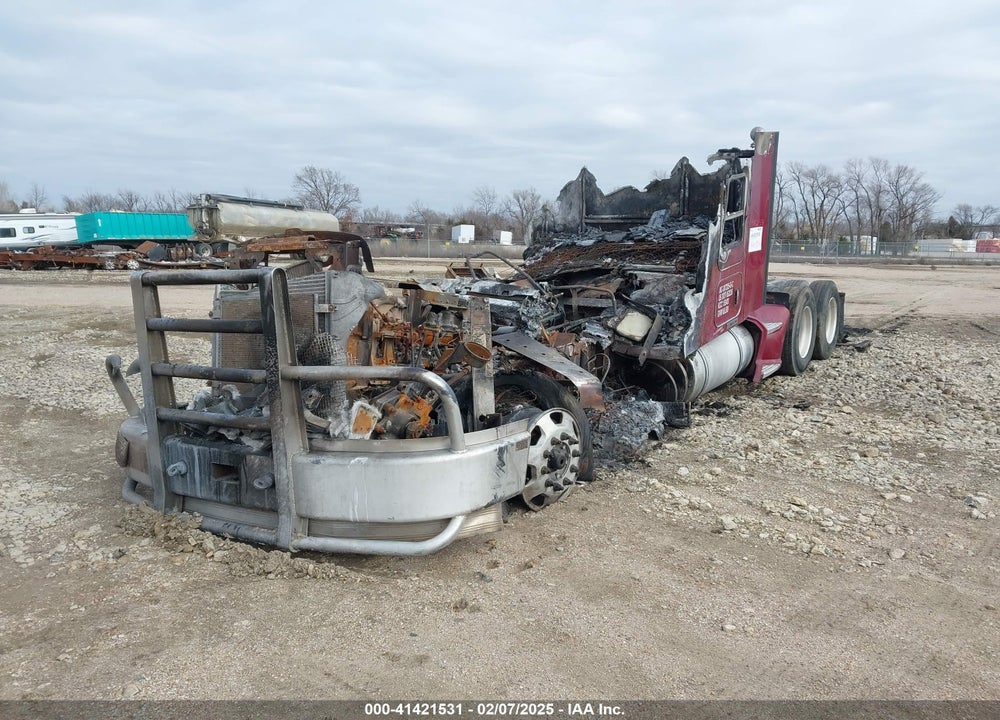 2012 KENWORTH CONSTRUCTION T660 VIN: 1XKADP9X8CJ332014