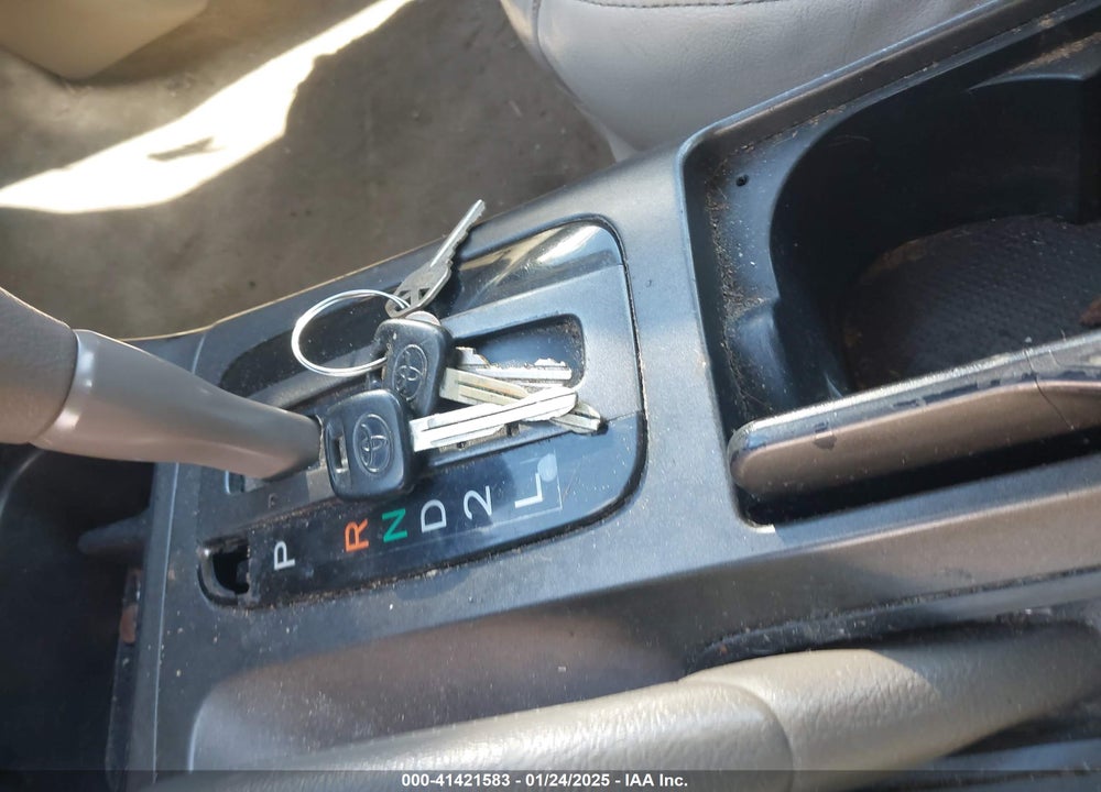 2002 TOYOTA CAMRY LE VIN: 4T1BE32K92U618449