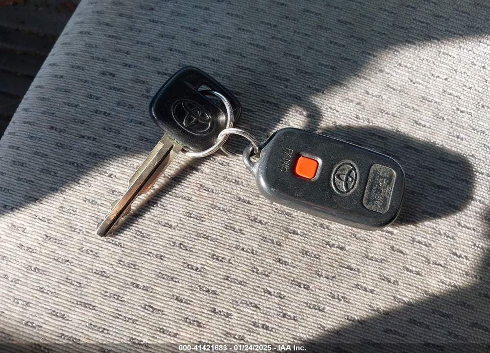 2002 TOYOTA CAMRY LE VIN: 4T1BE32K32U115211