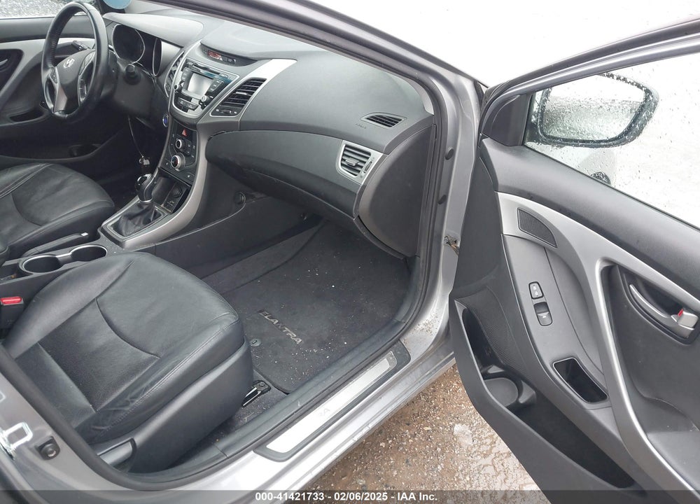 2015 HYUNDAI ELANTRA VIN: KMHDH4AH8FU382779