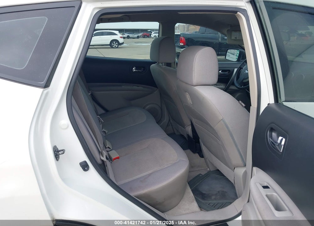 2015 NISSAN ROGUE SELECT S VIN: JN8AS5MT5FW671657