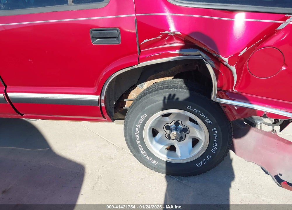 1996 CHEVROLET BLAZER VIN: 1GNCS13W7T2219261