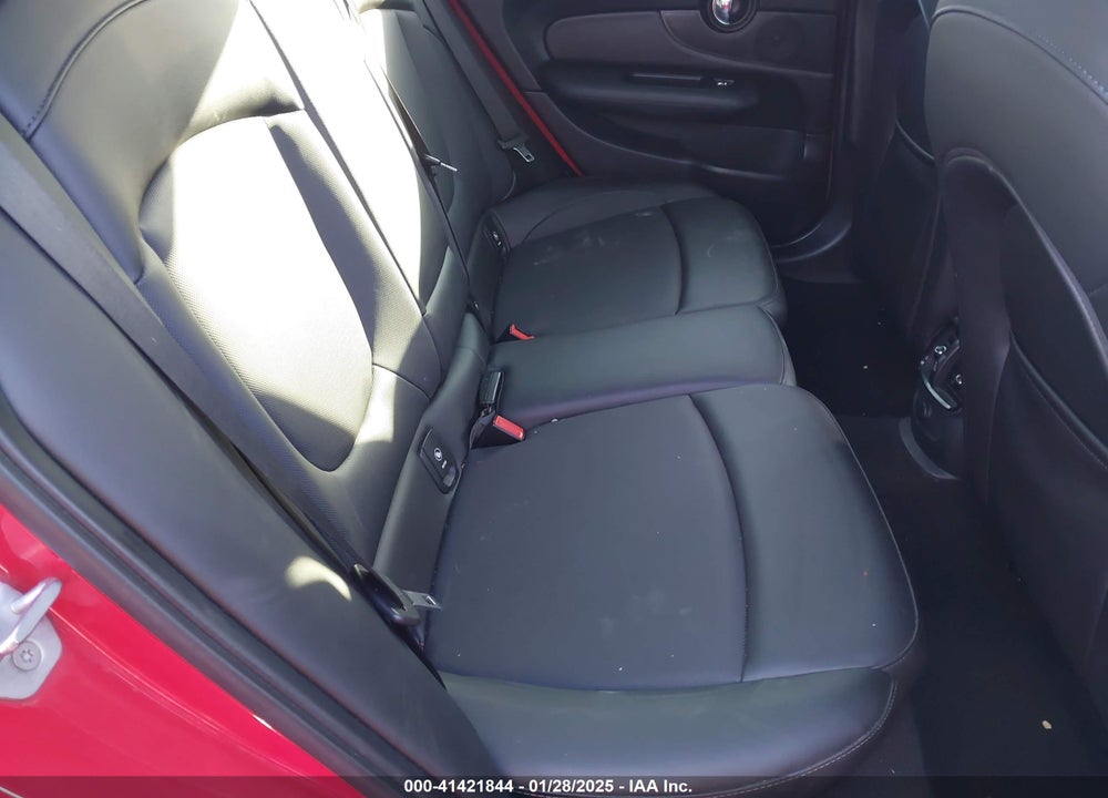 2017 MINI CLUBMAN COOPER VIN: WMWLN5C3XH2E33732