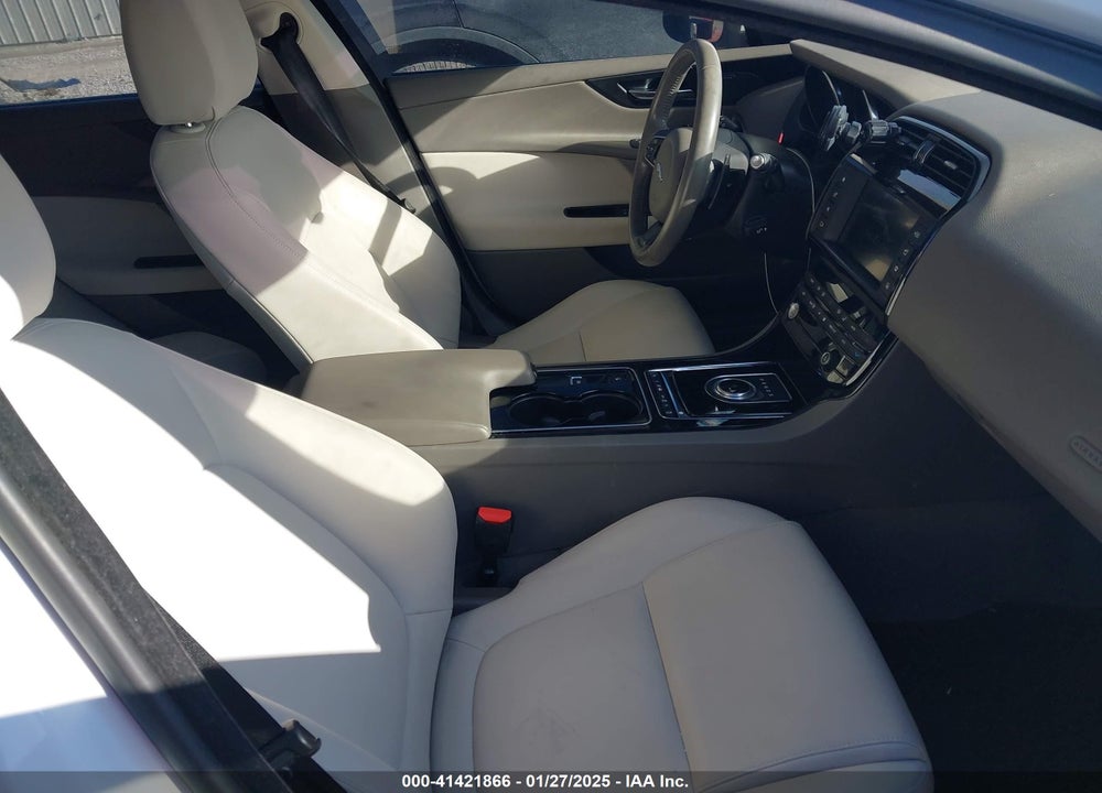 2017 JAGUAR XE VIN: SAJAJ4BV0HA948701