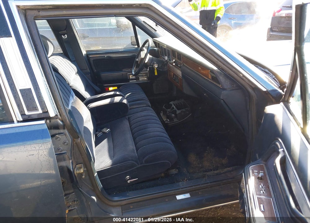 1988 LINCOLN TOWN CAR VIN: 1LNBM81F7JY628554