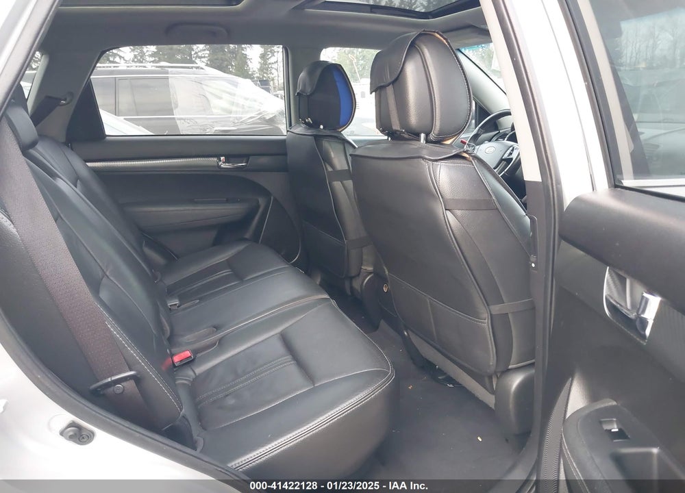 2011 KIA SORENTO SX V6 VIN: 5XYKWDA23BG137915