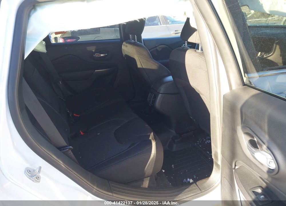 2019 JEEP CHEROKEE LATITUDE FWD VIN: 1C4PJLCB3KD290577