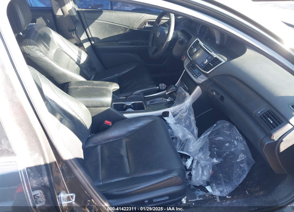 2015 HONDA ACCORD SEDAN VIN: 1HGCR2F82FA038328