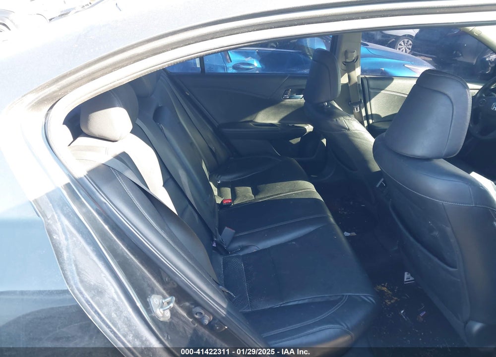 2015 HONDA ACCORD SEDAN VIN: 1HGCR2F82FA038328