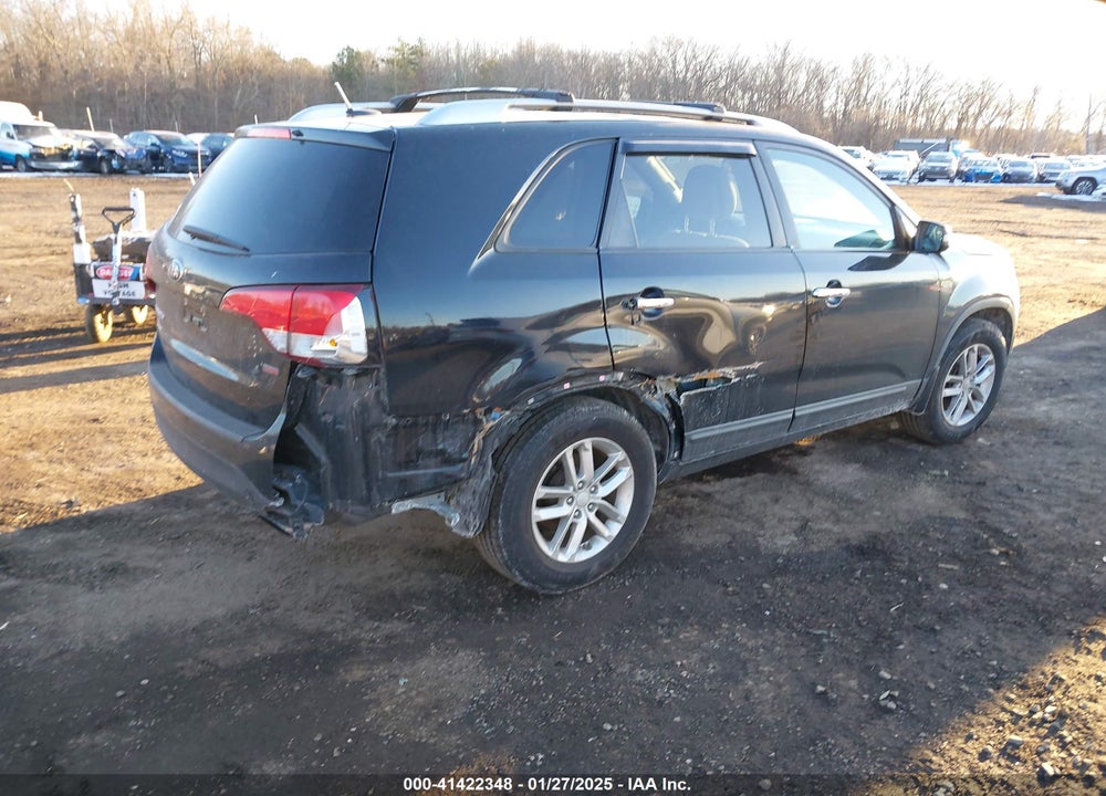 2014 KIA SORENTO LX VIN: 5XYKT4A61EG435444