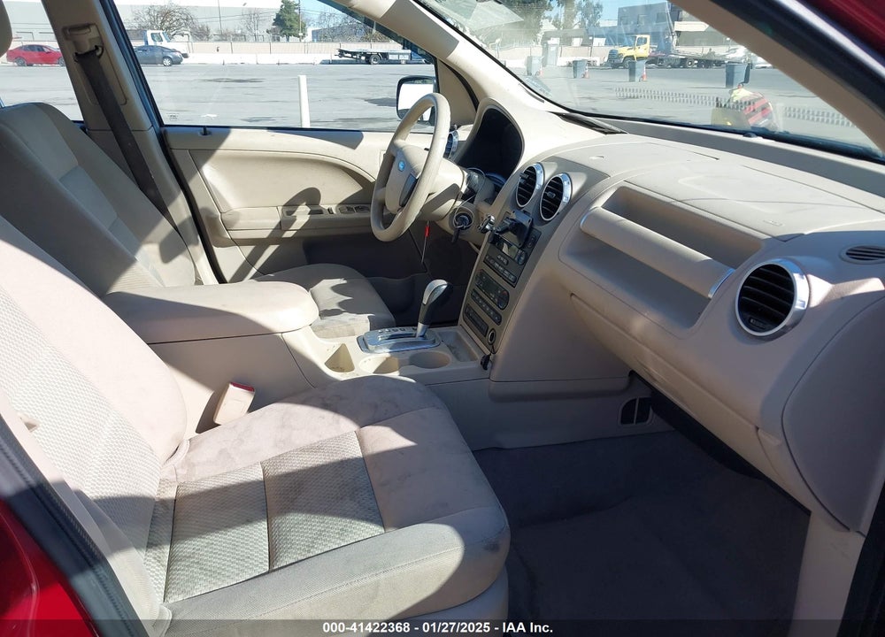 2005 FORD FREESTYLE SE VIN: 1FMZK04105GA30548