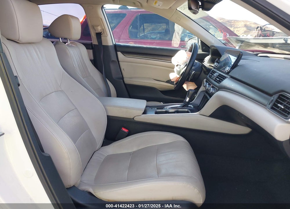 2018 HONDA ACCORD VIN: 1HGCV1F92JA169301