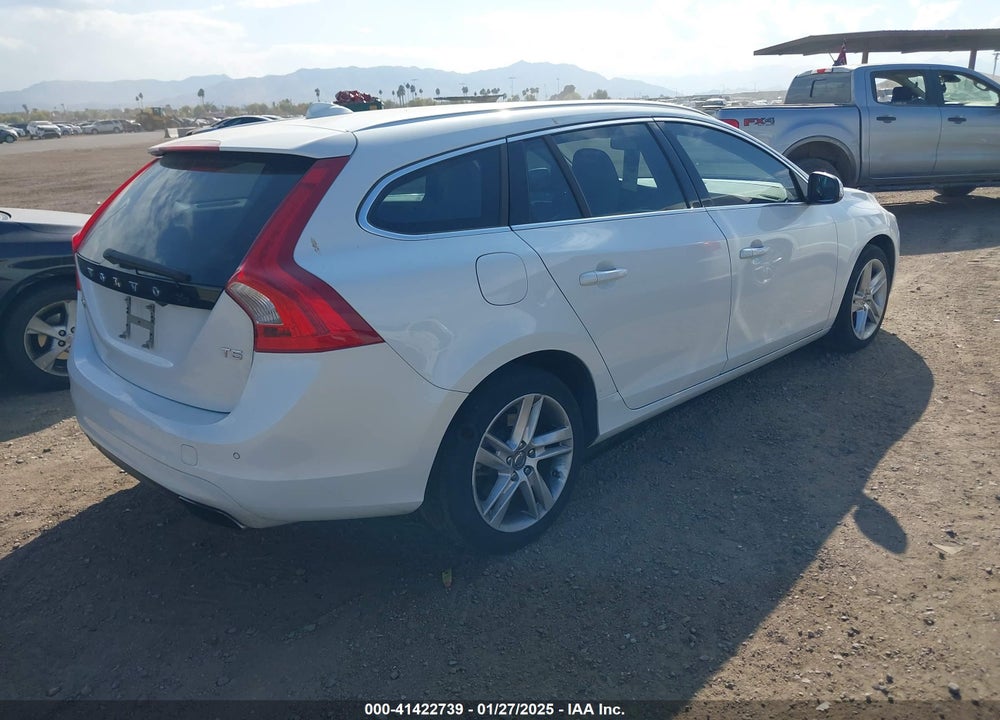 2015 VOLVO V60 VIN: YV126MED5F1189283