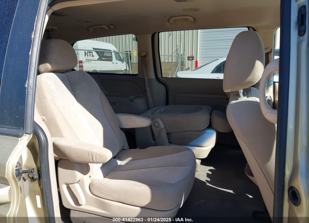 2011 KIA SEDONA LX VIN: KNDMG4C78B6403835