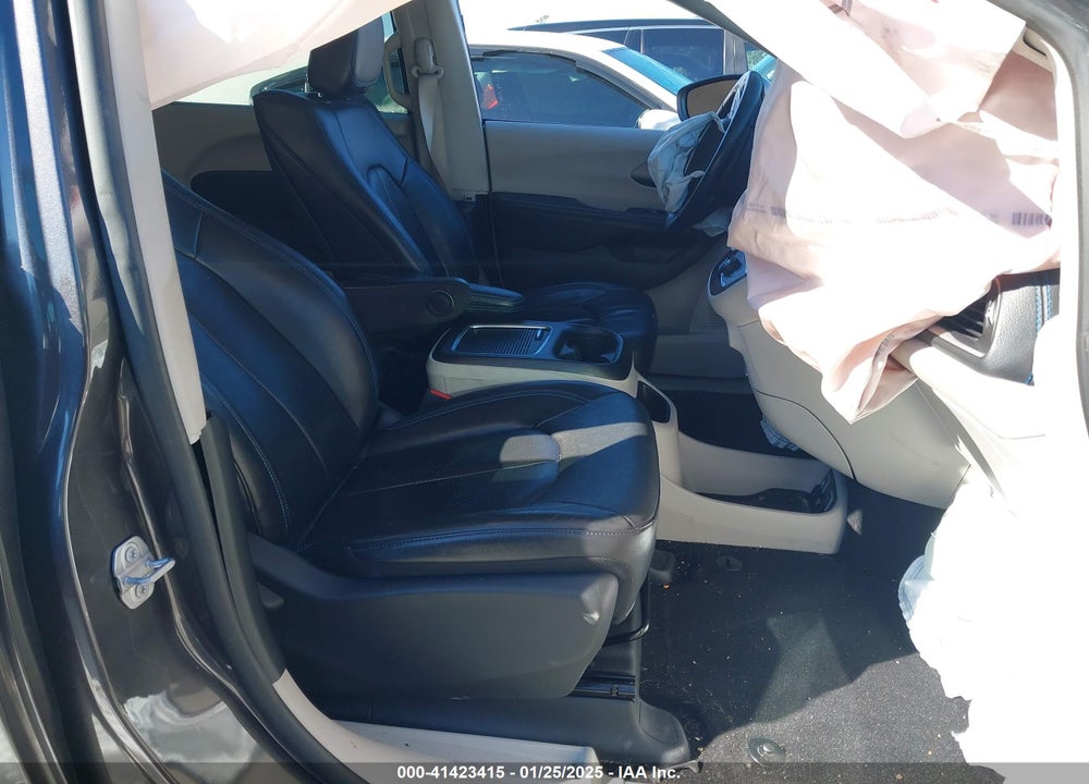 2021 CHRYSLER PACIFICA TOURING L VIN: 2C4RC1BG6MR605179
