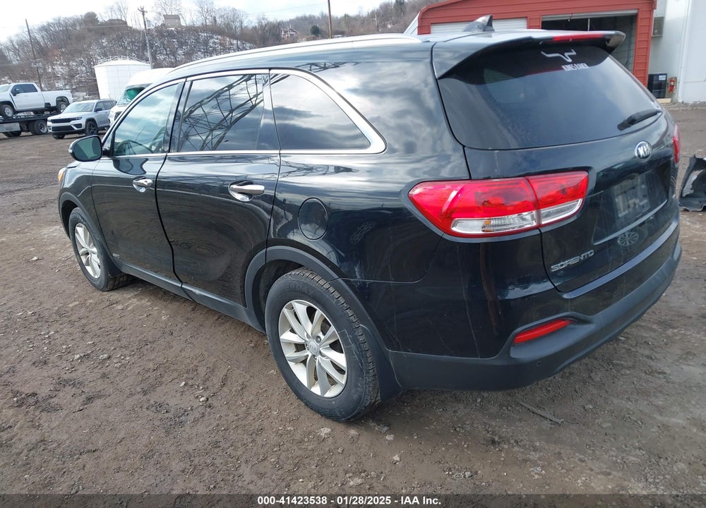 2018 KIA SORENTO 2.4L LX VIN: 5XYPGDA35JG364369