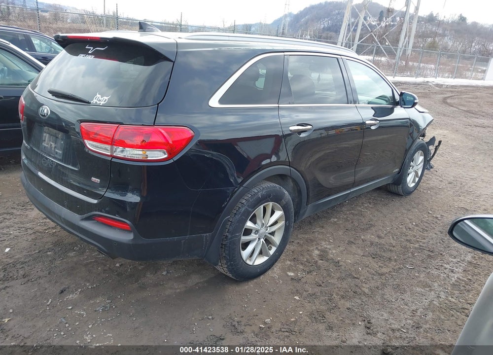 2018 KIA SORENTO 2.4L LX VIN: 5XYPGDA35JG364369