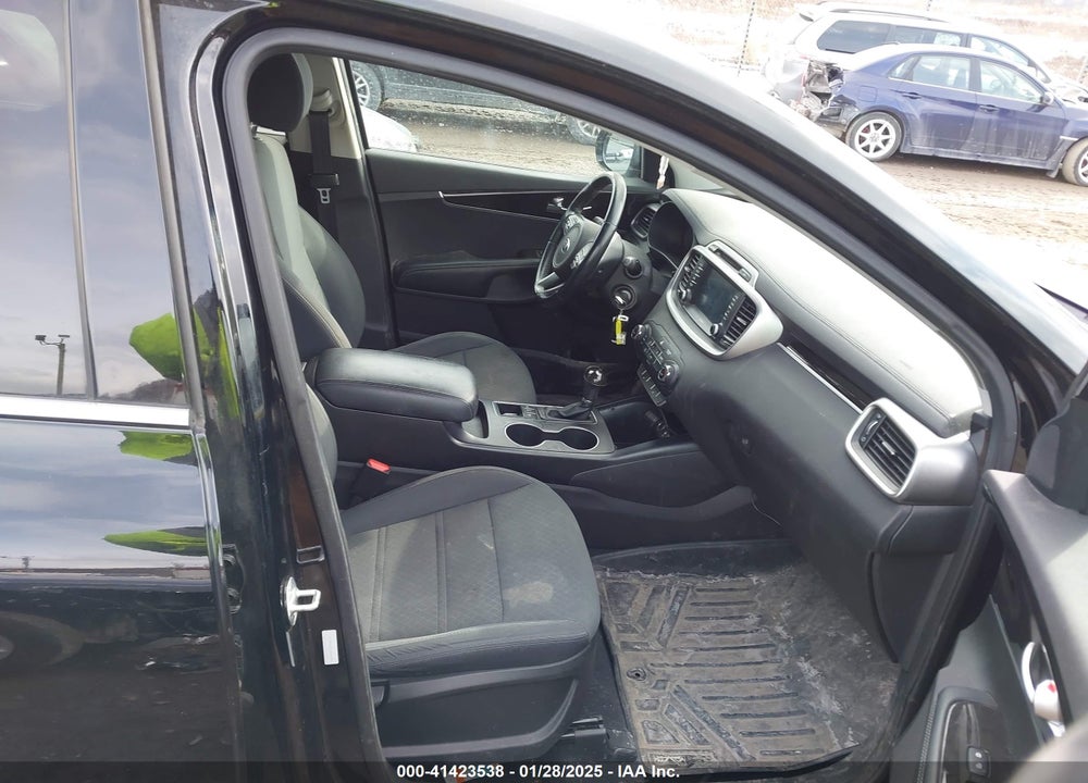 2018 KIA SORENTO 2.4L LX VIN: 5XYPGDA35JG364369