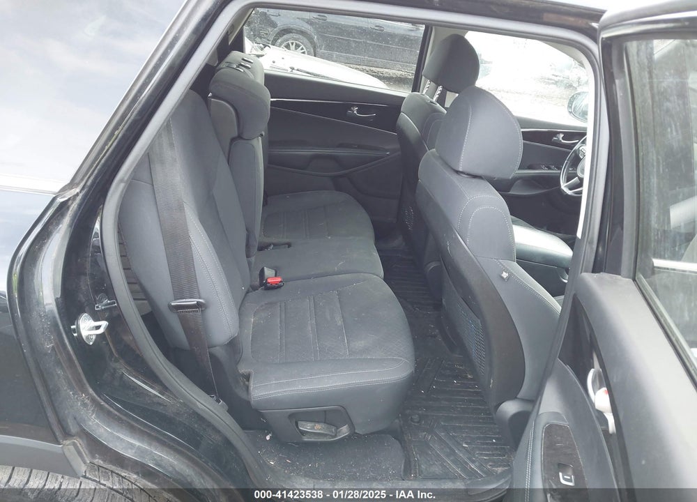 2018 KIA SORENTO 2.4L LX VIN: 5XYPGDA35JG364369
