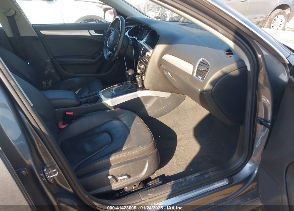 2016 AUDI A4 VIN: WAUAFAFL0GA011852