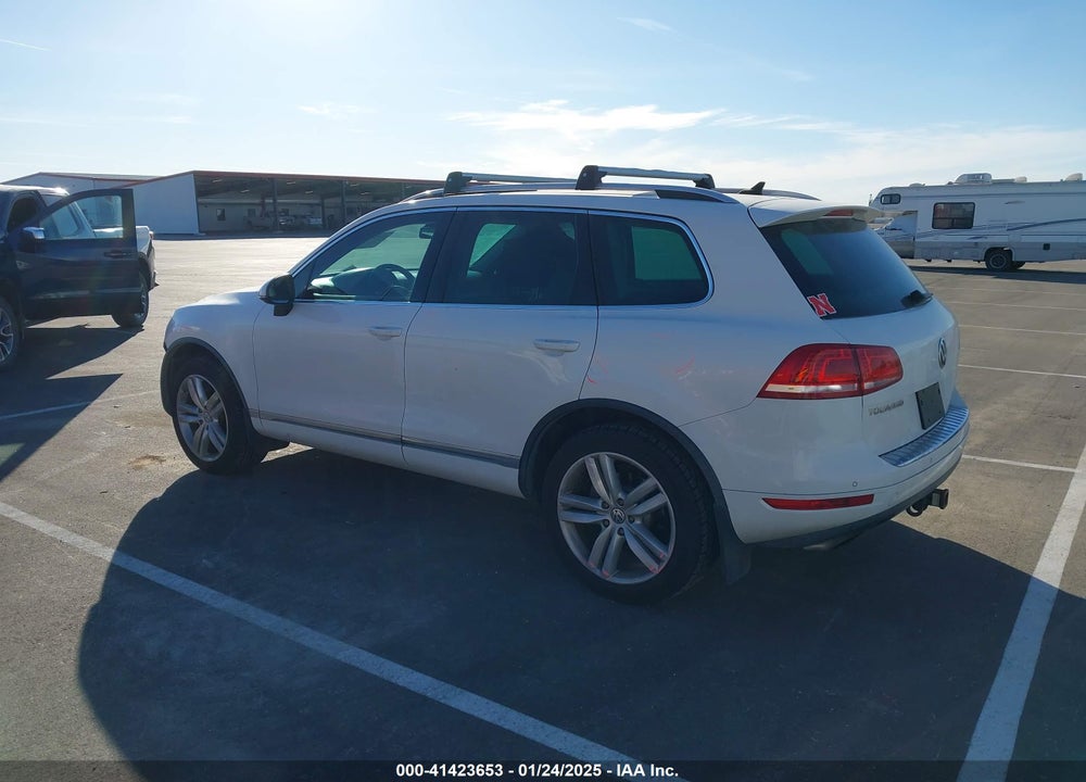 2014 VOLKSWAGEN TOUAREG 3.6L EXECUTIVE VIN: WVGEF9BP1ED009546