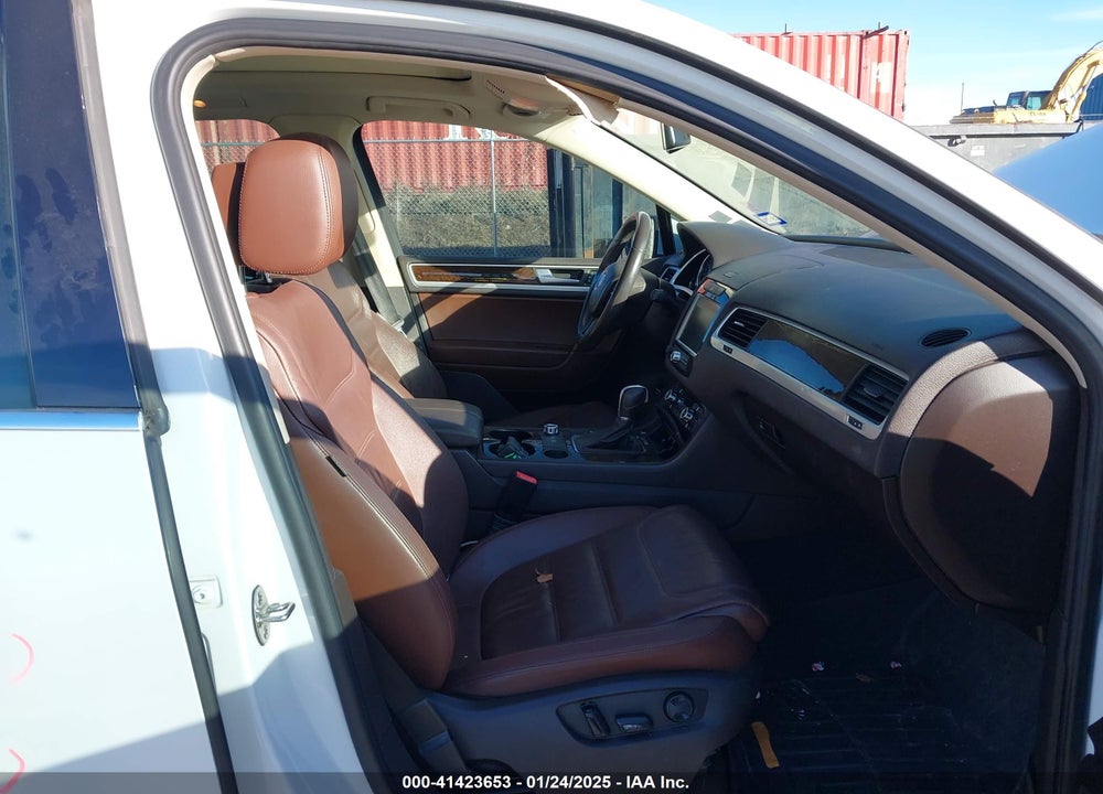 2014 VOLKSWAGEN TOUAREG 3.6L EXECUTIVE VIN: WVGEF9BP1ED009546