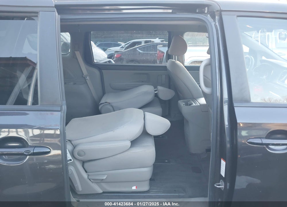 2021 KIA SEDONA LX VIN: KNDMB5C17M6666739