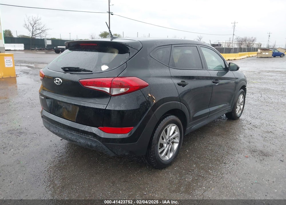 2017 HYUNDAI TUCSON SE VIN: KM8J23A44HU331441