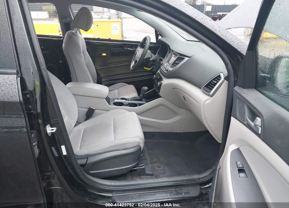 2017 HYUNDAI TUCSON SE VIN: KM8J23A44HU331441