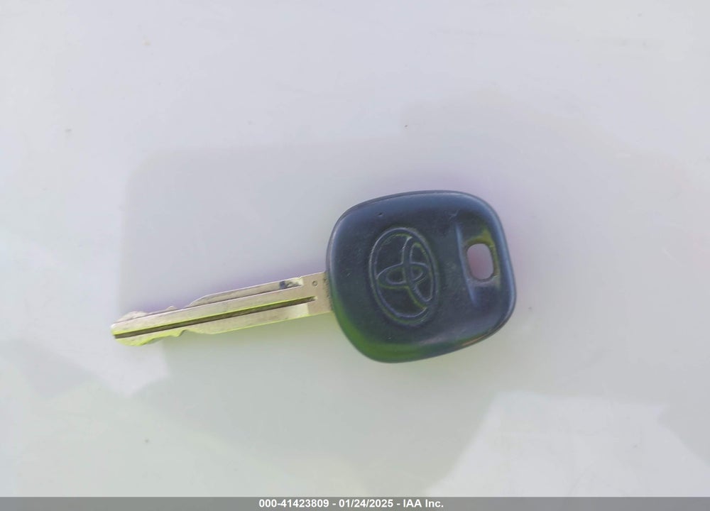 2005 TOYOTA COROLLA LE VIN: 2T1BR32E85C558281