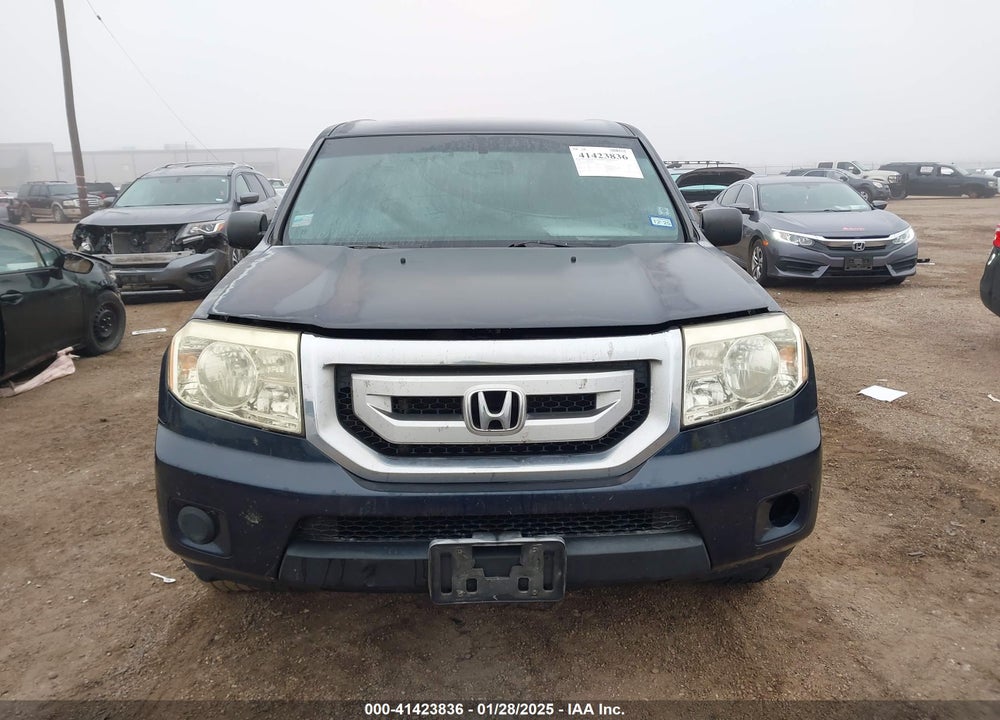 2011 HONDA PILOT LX VIN: 5FNYF3H25BB030060