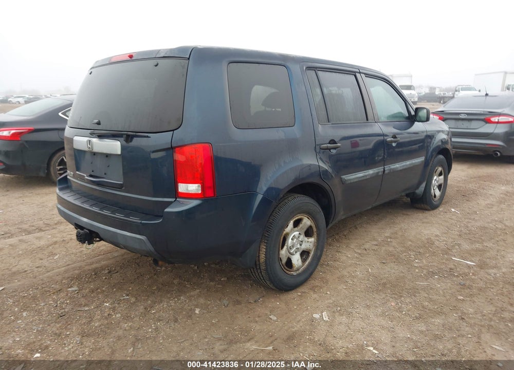 2011 HONDA PILOT LX VIN: 5FNYF3H25BB030060