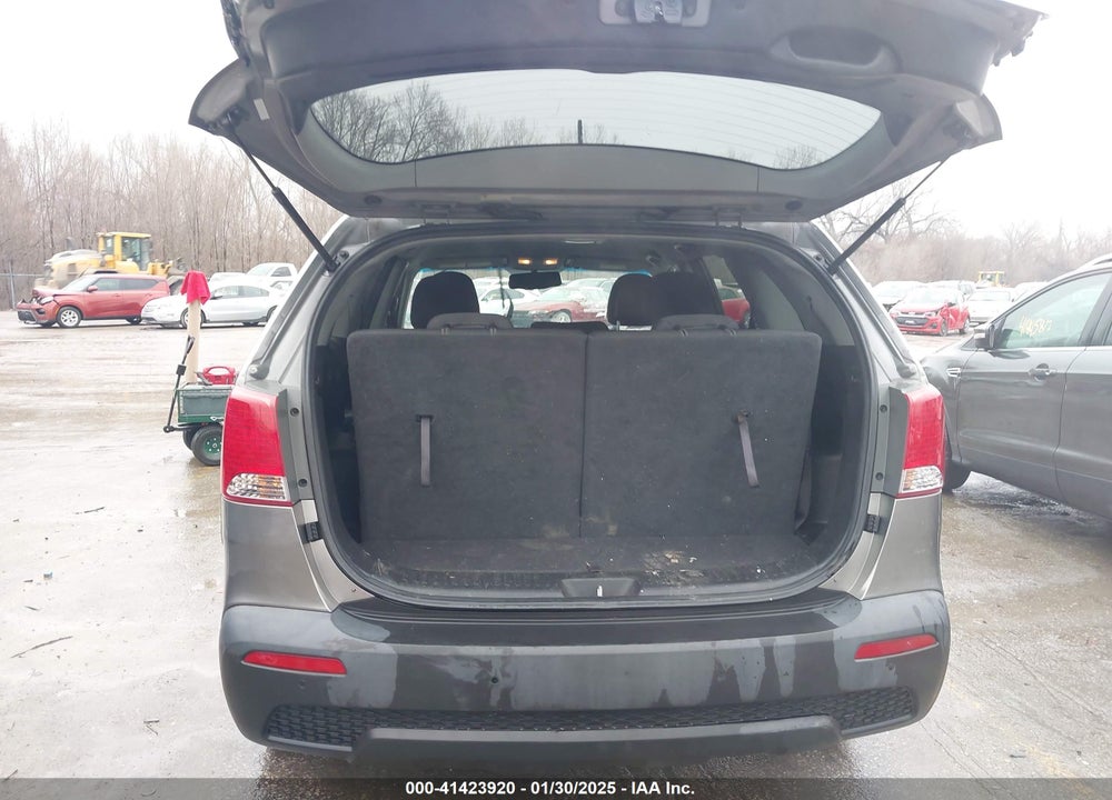 2011 KIA SORENTO LX VIN: 5XYKT4A18BG157612