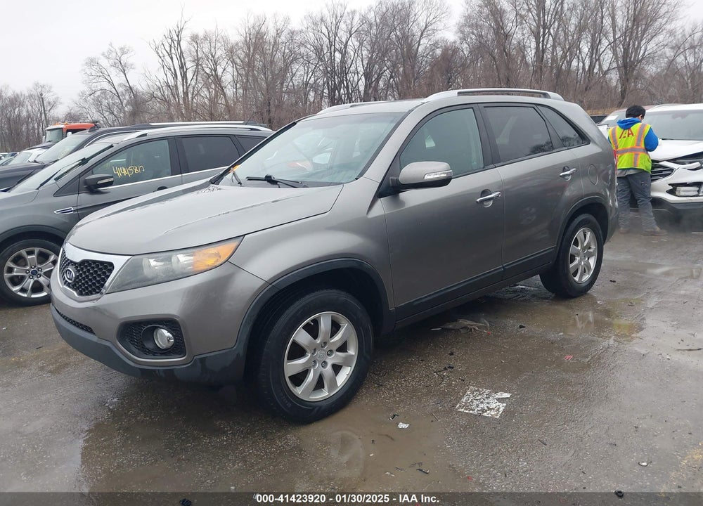 2011 KIA SORENTO LX VIN: 5XYKT4A18BG157612