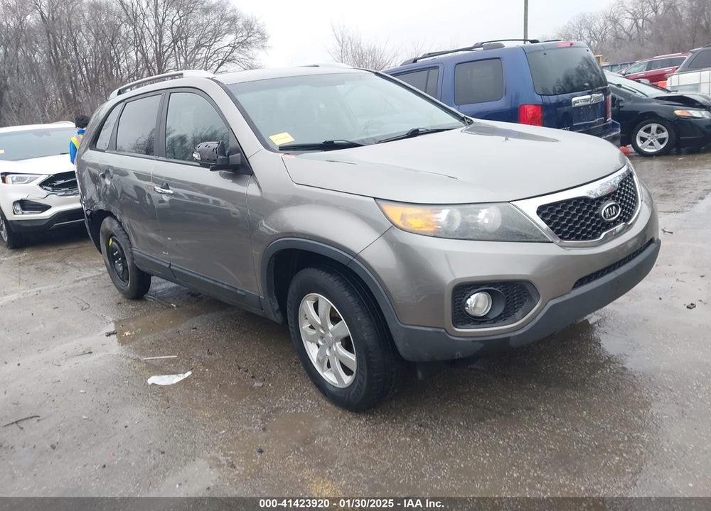 2011 KIA SORENTO LX VIN: 5XYKT4A18BG157612
