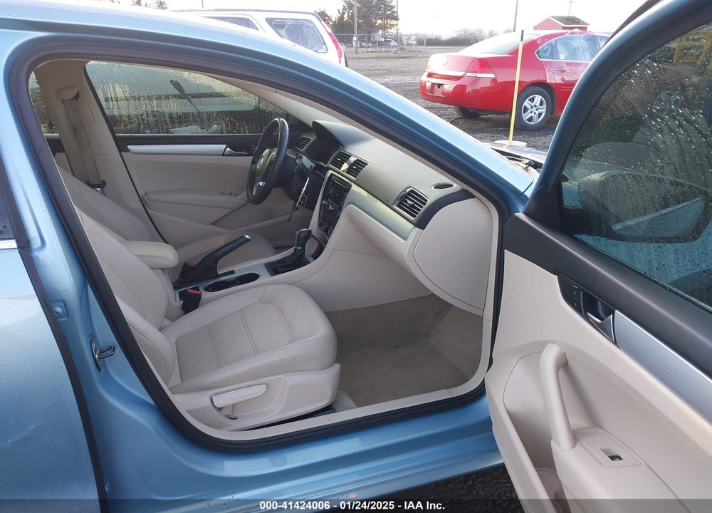 2013 VOLKSWAGEN PASSAT VIN: 1VWBP7A31DC116105