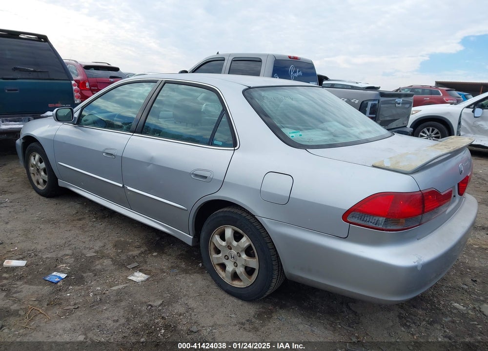 2001 HONDA ACCORD 2.3 EX VIN: 1HGCG66811A076526