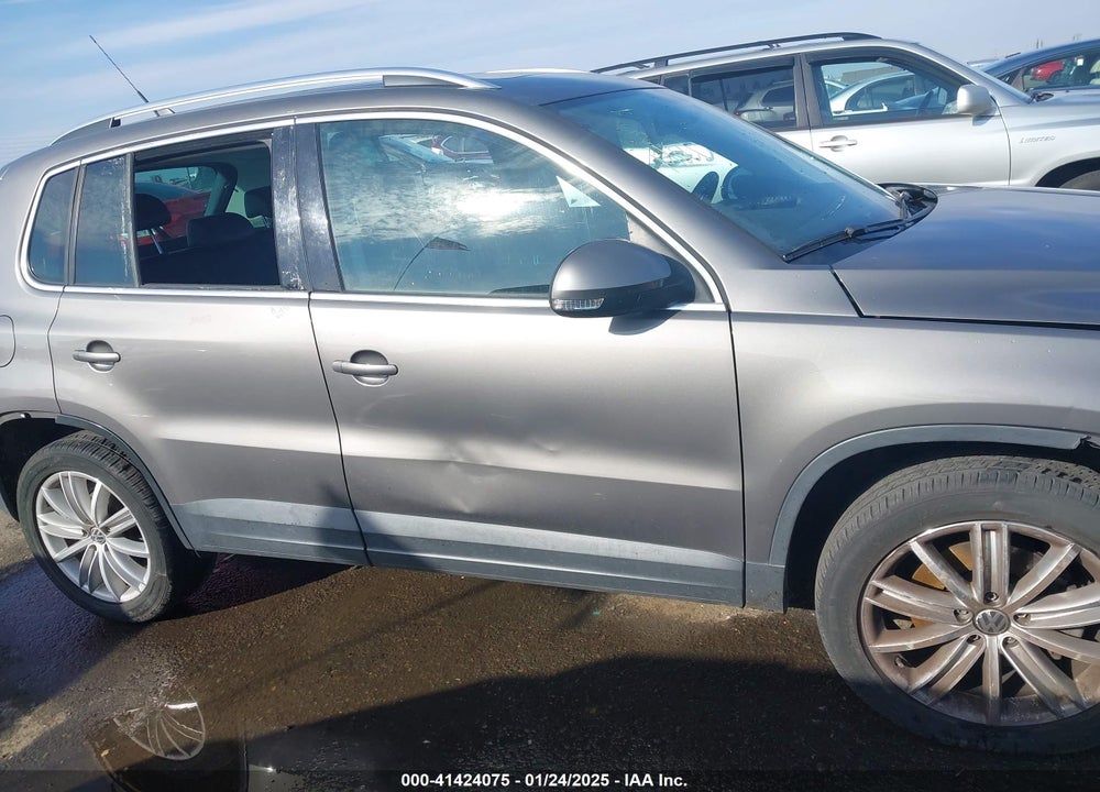 2011 VOLKSWAGEN TIGUAN SE VIN: WVGAV7AX6BW551586